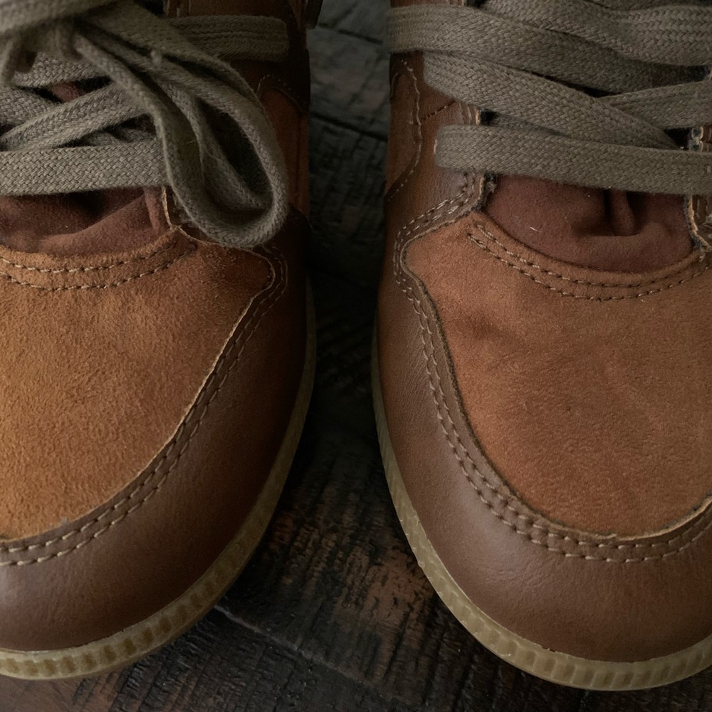 Pre-loved. Minimal wear. Please enlarge pictures to view. - Picture 5 of 13